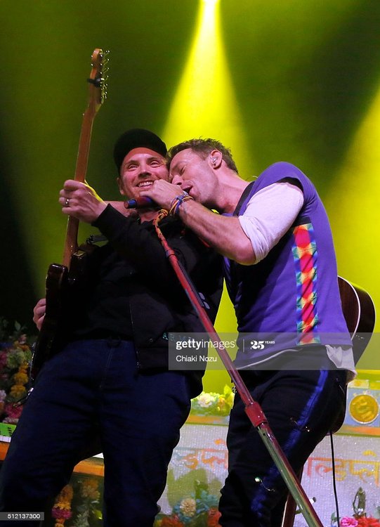 jonny-buckland-and-chris-martin-of-coldplay-perform-during-passport-picture-id512137300