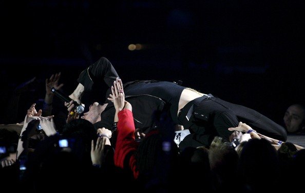 Chris+Martin+Show+Brit+Awards+2006+Mastercard+bE7ylVvhcJKl.jpg