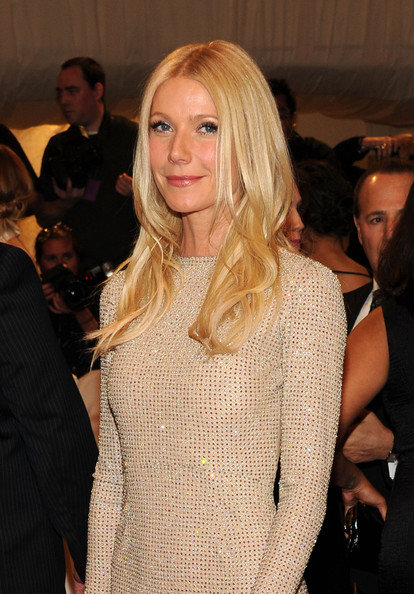 Gwyneth+Paltrow+Alexander+McQueen+Savage+Beauty+az6CYpp_wURl.jpg