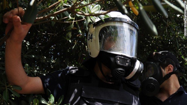 130531105351-istanbul-protests-riot-police-story-top.jpg