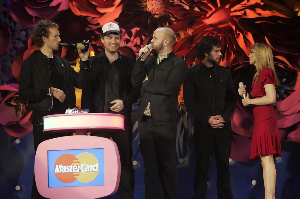 Madonna+Chris+Martin+Show+Brit+Awards+2006+tfiyECFRjx4x.jpg