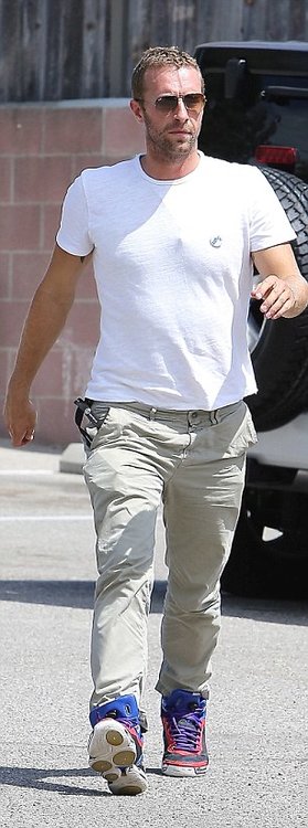 1410175054302_wps_30_Gwyneth_Paltrow_and_Chris.jpg