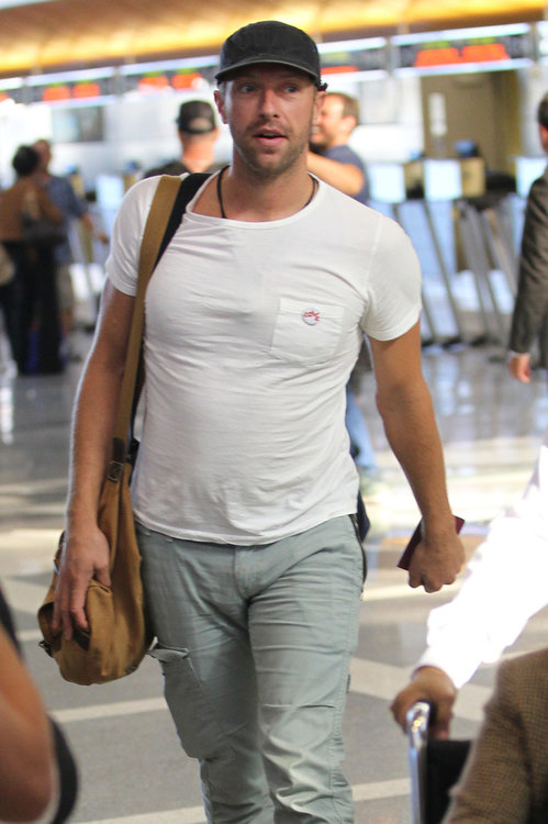 Chris+Martin+Chris+Martin+Spotted+LAX+1tTEGb_G4yYx.jpg