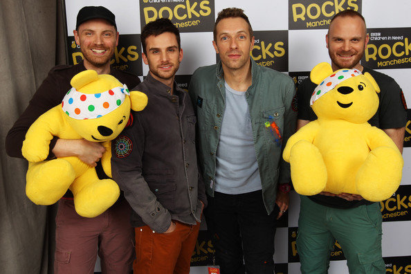 Chris+Martin+Children+Need+Rocks+Manchester+mnKE0PmgFkbl.jpg