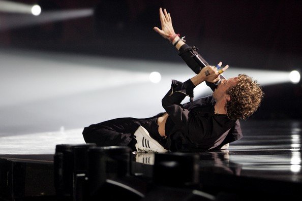 Chris+Martin+Show+Brit+Awards+2006+Mastercard+ErrHNfeRDRIl.jpg