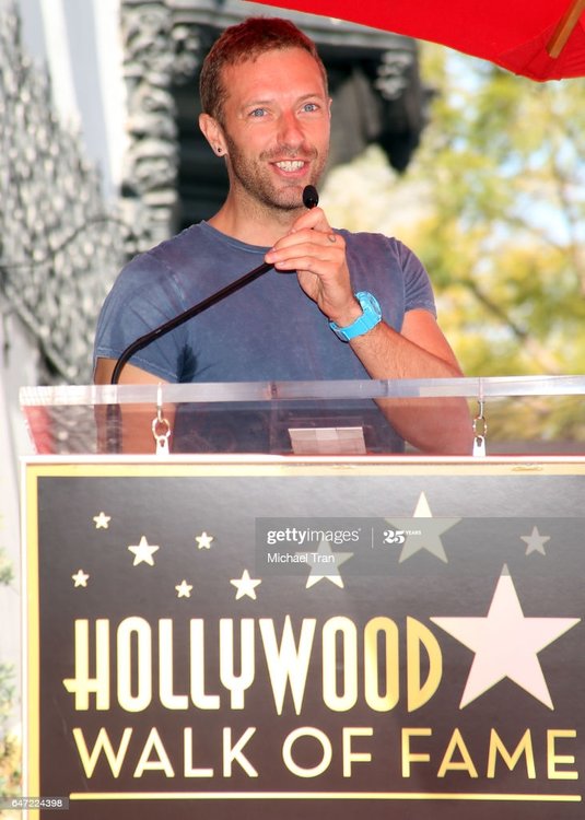 chris-martin-of-coldplay-attends-the-ceremony-honoring-elvis-duran-a-picture-id647224398
