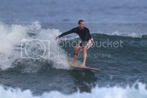 20100810113120_165228_large_chris-martin-surfa-em-nova-york.jpg