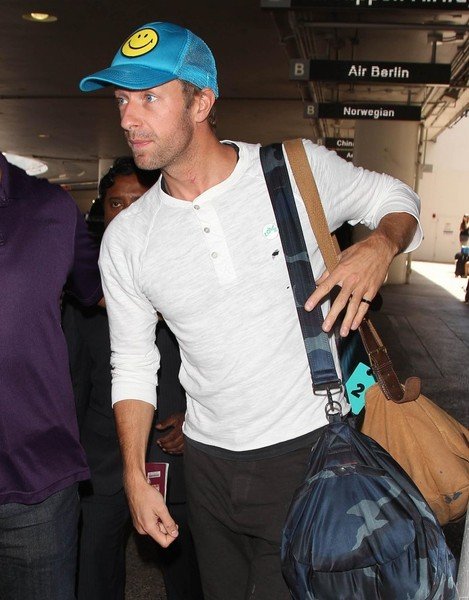 Chris+Martin+Touches+Down+LAX+lUz3w_a4A7Dl.jpg