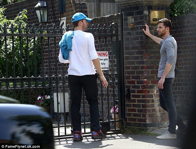2A1A65E000000578-3144326-Welcome_Chris_previously_joked_that_Jolie_and_Pitt_had_kidnapped-a-54_1435665420425.jpg