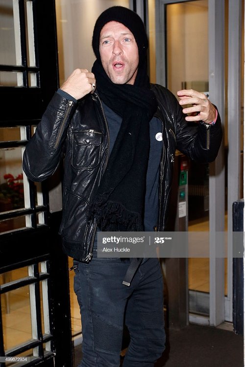 chris-martin-seen-arriving-at-the-bbc-radio-2-studios-on-december-4-picture-id499872934