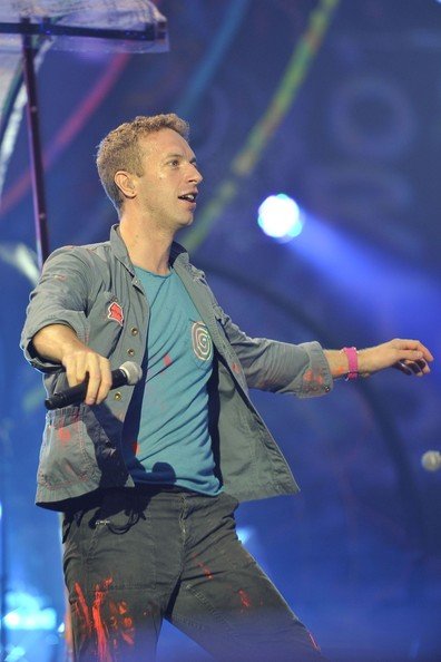 Chris+Martin+Coldplay+take+stage+Emirates+kAV8xjJZ--2l.jpg