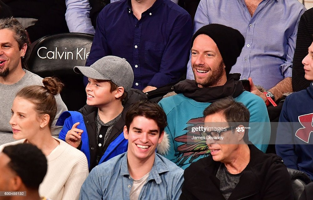 chris-martin-and-son-moses-martin-attend-golden-state-warriors-vs-picture-id630455132