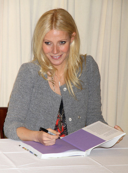 Gwyneth+Paltrow+Gwyneth+Paltrow+Singing+Copies+cOl0eKfIls7l.jpg