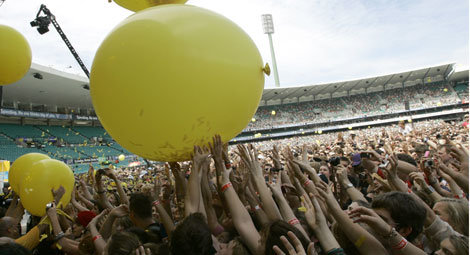 470crowd.jpg