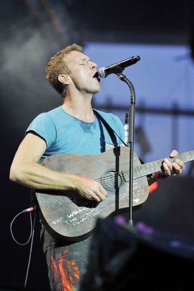 Chris+Martin+Coldplay+take+stage+Emirates+QyoAks8G7_ul.jpg