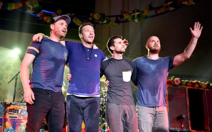 Coldplay1-large_trans++eo_i_u9APj8RuoebjoAHt0k9u7HhRJvuo-ZLenGRumA.jpg