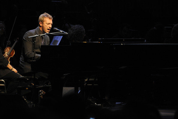 Chris+Martin+Chris+Martin+Coldplay+performs+BlUOm47QHS2l.jpg