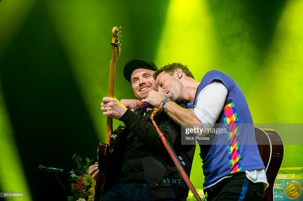 passport-to-brits-week-jonny-buckland-and-chris-martin-of-coldplay-picture-id512130504