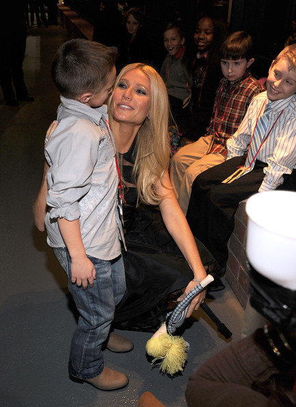 Gwyneth+Paltrow+Country+Strong+Premiere+Gwyneth+N_5aeXaHBOUl.jpg