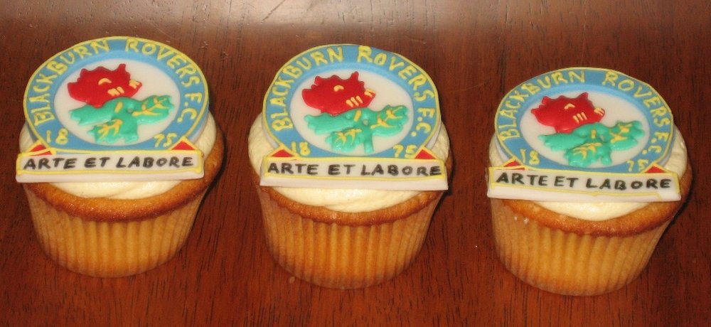 Blackburn+Rovers+cup+cakes+for+blog.jpg