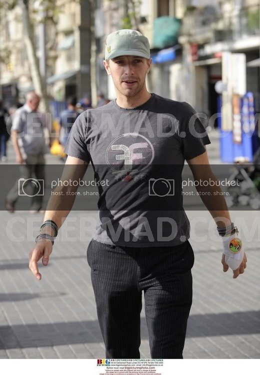 6_chris_martin_jogging_7605b.jpg