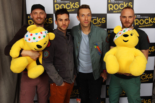 Chris+Martin+Children+Need+Rocks+Manchester+Ncyu_JVzc2Ul.jpg