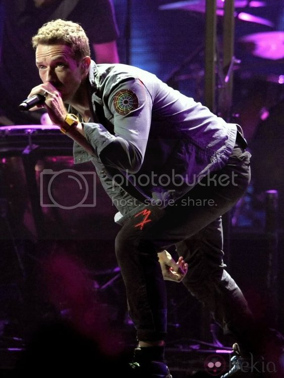 7838_chris-martin-durante-su-actuacion-en-el-festival-i-heart-radio.jpg