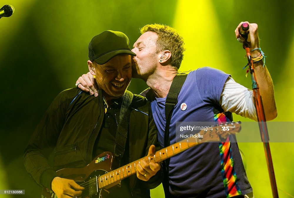 passport-to-brits-week-jonny-buckland-and-chris-martin-of-coldplay-picture-id512130566