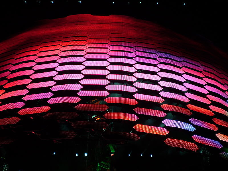 800px-U2-The_Unforgettable_Fire-live.JPG