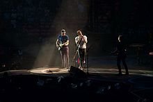 220px-Coldplay_perform_%22Heroes%22%2C_Amsterdam_Arena%2C_June_2016_%281%29.jpg