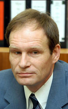 ArminEPA_228x364.jpg