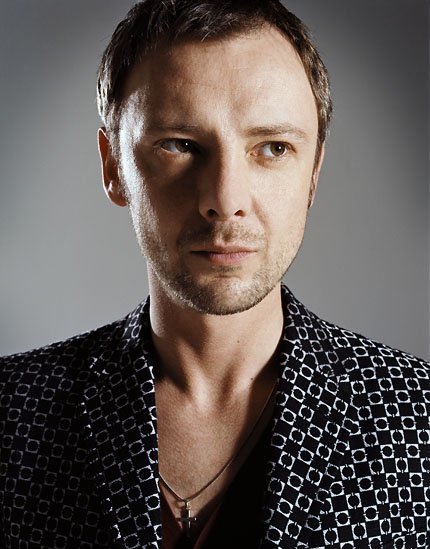 John-Simm-photoshoot-john-simm-481595_430_549.jpg