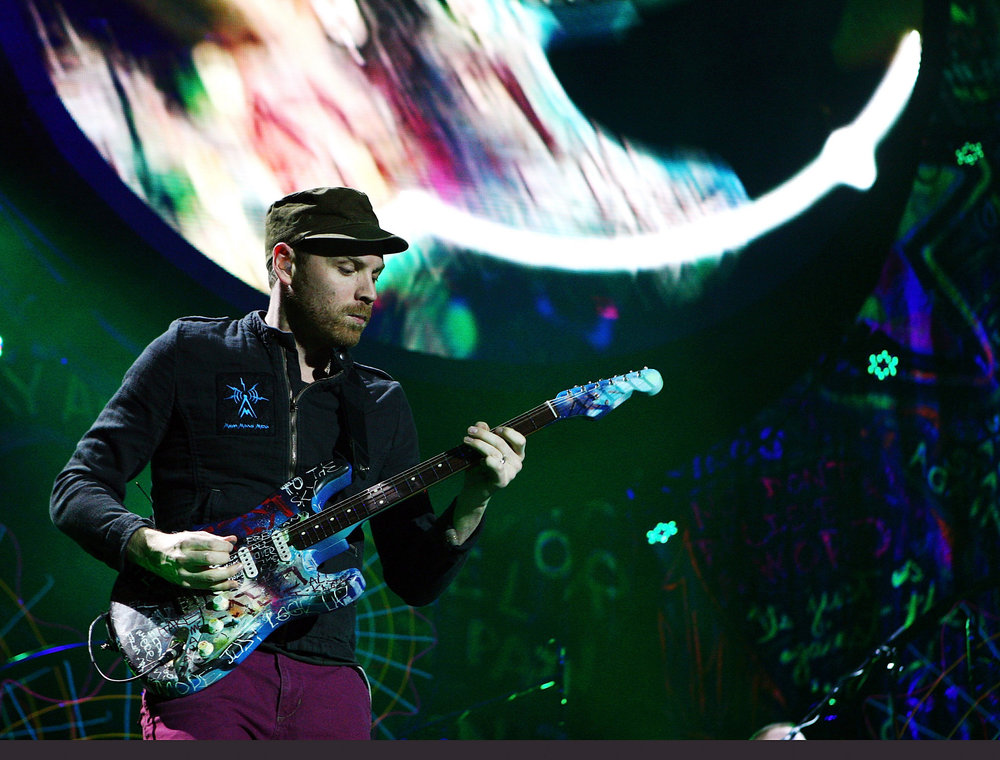 On-Stage-Under-1-Roof-December-10-2011-coldplay-27727280-2560-1946.jpg