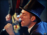 _42741055_albarn_203_ap.jpg