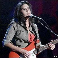 _44265412_winehouse2004_pa203b.jpg