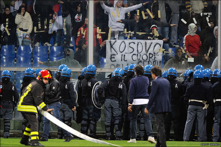 _49484456_766riot1.jpg