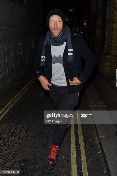 chris-martin-seen-leaving-his-coldplay-gig-at-the-london-palladium-on-picture-id622602018?s=594x594