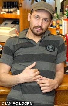 article-0-05DE25D20000044D-663_224x349.jpg