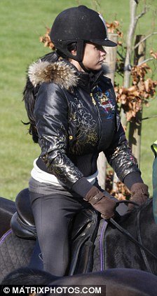 article-0-08F63CDA000005DC-548_224x423.jpg