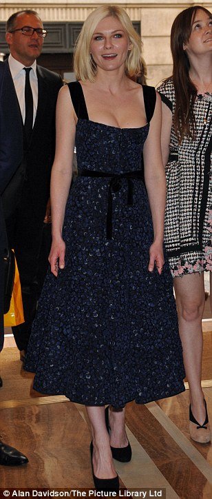 article-0-09C0B3D0000005DC-129_308x724.jpg