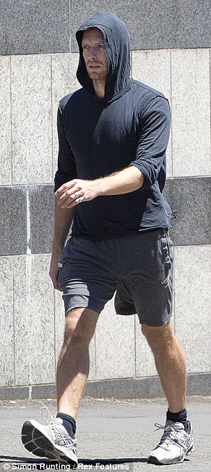 article-0-16003872000005DC-862_306x683.jpg