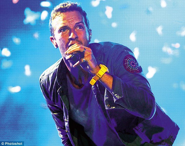 article-2048220-0E57F09D00000578-141_634x500.jpg