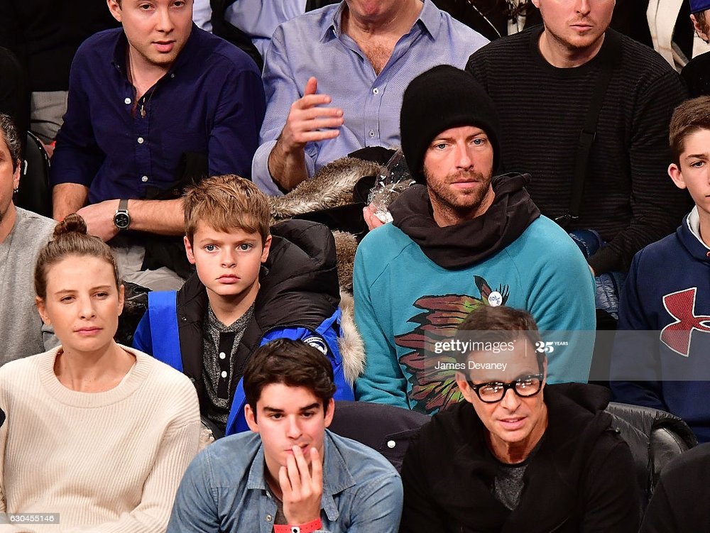chris-martin-and-son-moses-martin-attend-golden-state-warriors-vs-picture-id630455146