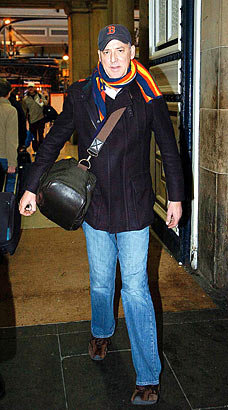 barrymore031206_228x410.jpg