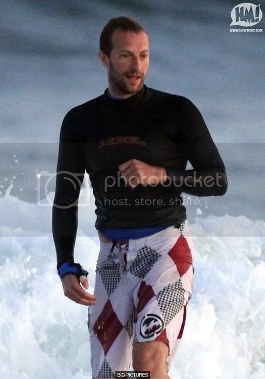 big-pictures_t_chris-martin-surfing-17081007.jpg