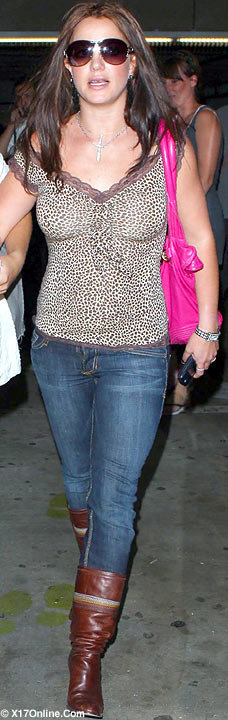 britney2X172210_228x720.jpg
