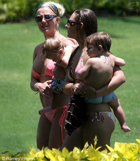 britney5RMY0806_468x536.jpg