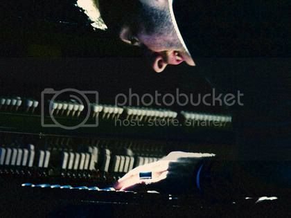 bstagepianoman.jpg