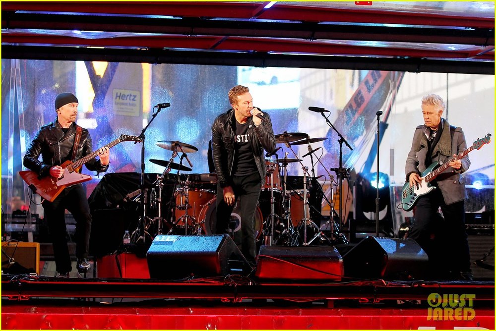 carrie-underwood-chris-martin-fight-against-aids-03.JPG
