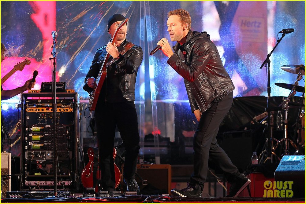 carrie-underwood-chris-martin-fight-against-aids-05.JPG